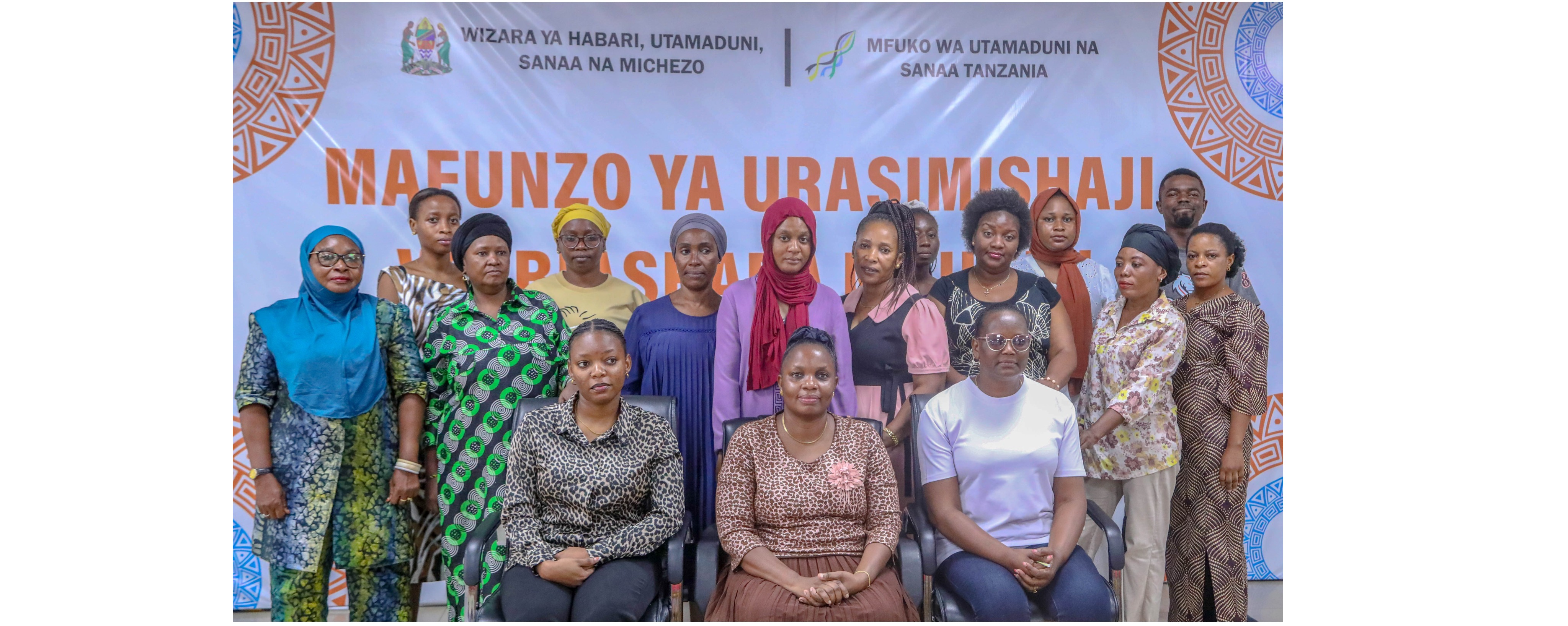 Afisa Mtendaji wa Mfuko wa Utamaduni, Bi. Nyakao Mahemba, lifungua Mafunzo ya Urasimishaji wa Biashara na Ujuzi katika Uwanja wa Benjamin Mkapa, yakilenga kutoa ujuzi wa ususi na ushonaji wa vikapu vya kisasa kwa wajasiriamali 40 kutoka Dar es Salaam na nje ya mkoa.